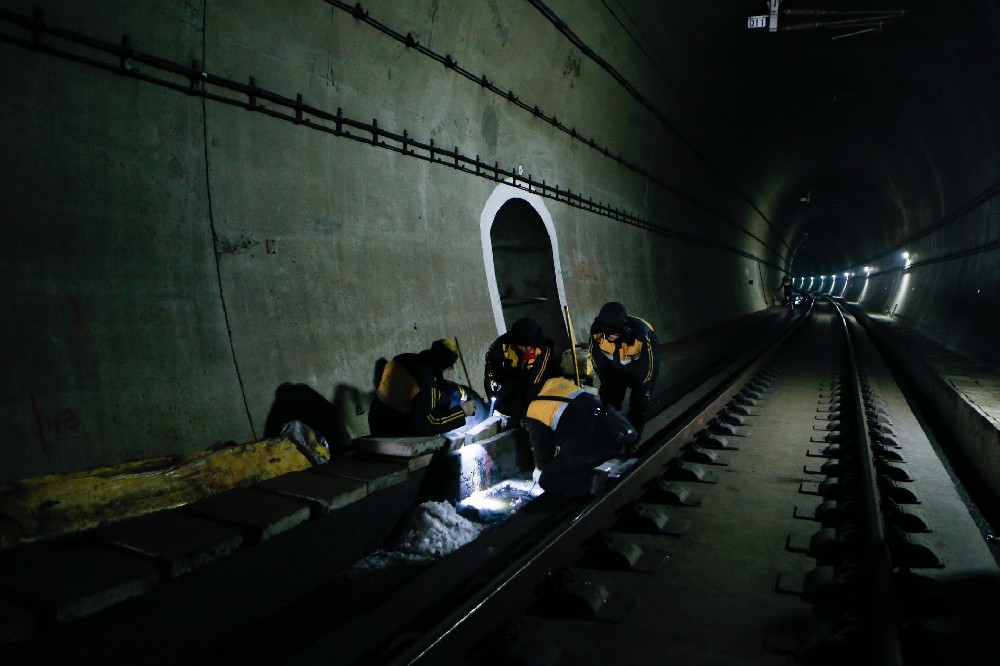 贵定铁路运营隧道病害现状